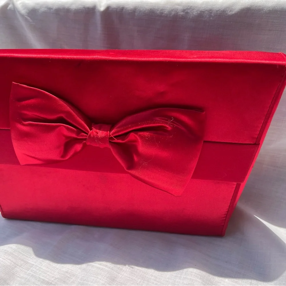 Elegant Red Satin Clutch with Bow - Picture 4 of 7